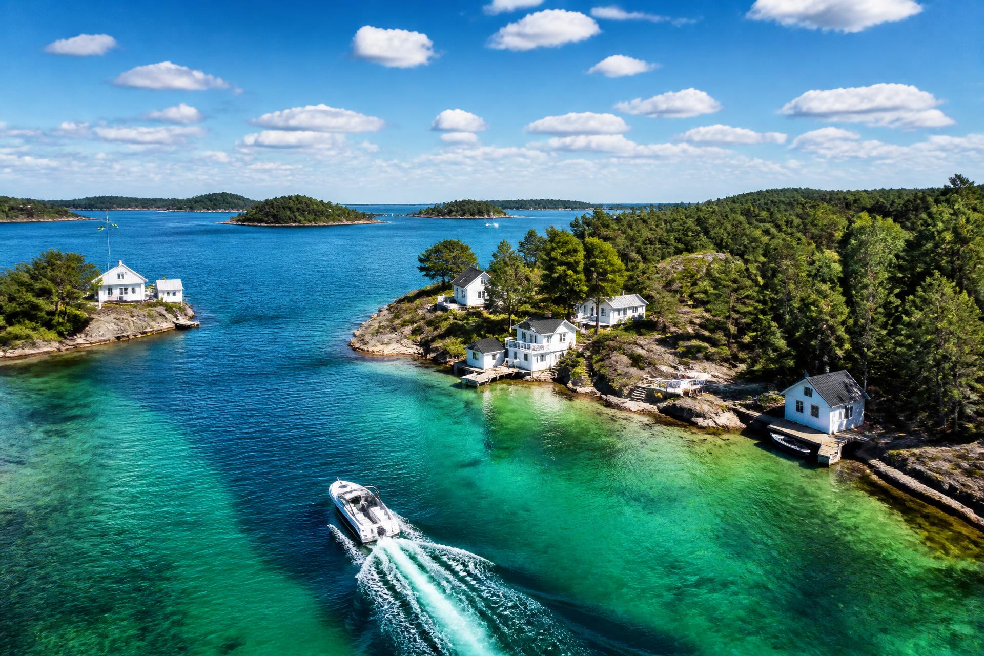 Svensk skärgård i sommarsol